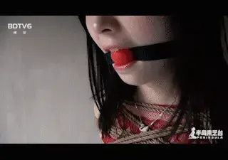 YT750 白天绑到黑夜：性感民族风肚兜的流星阳台放置
